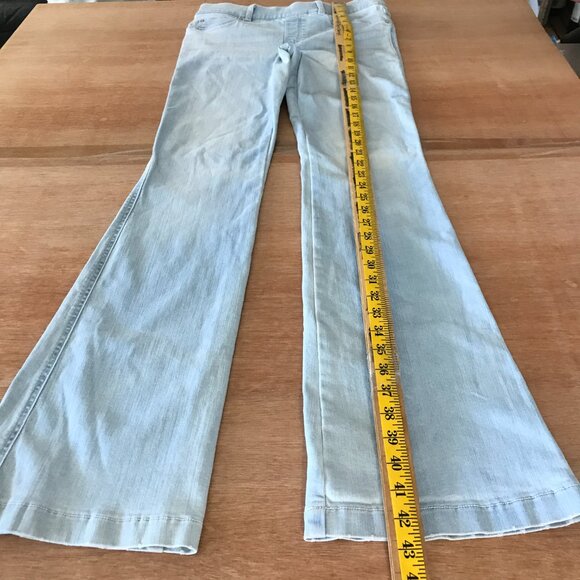 Spanx Flare Retro Light Pull On Jeans Women M Blue Mid Rise Pockets Stretch - Picture 5 of 12
